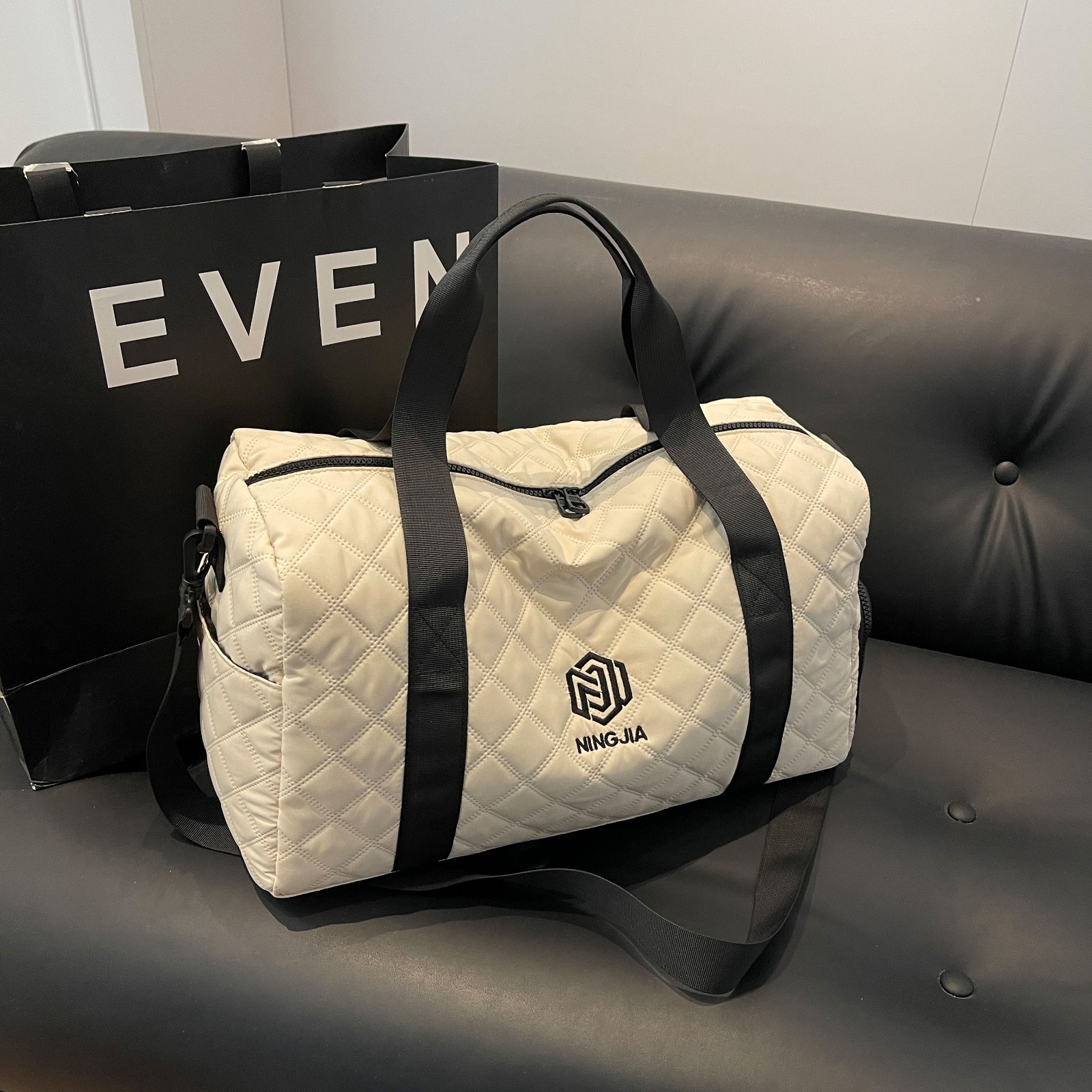 Dry-wet separated short-distance travel bags, fitness bags, lightweight business trip luggage storage bags, simple and casual yoga and swimming bags full figure