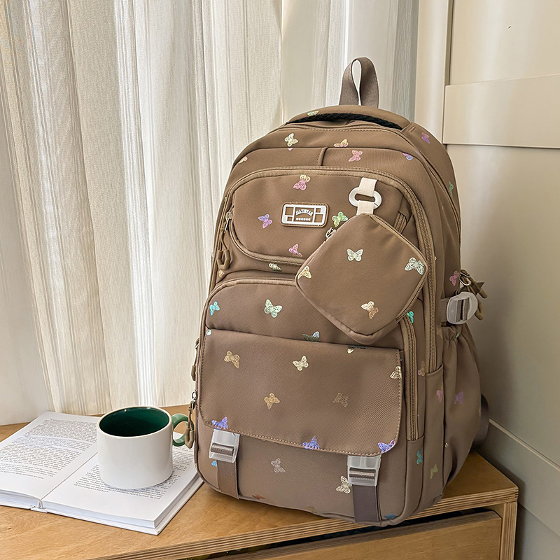 Hot-selling spring casual and lightweight bear printed backpacks for junior high school, senior high school and college students Application Scenario