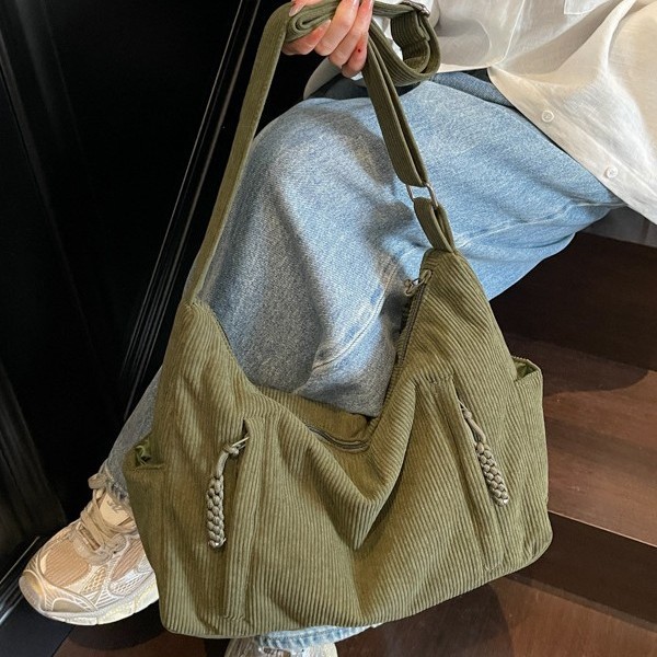 A new large-capacity corduroy tote bag for women, a versatile and casual crossbody bag for spring and summer, and a universal bag for college students attending classes Specification drawing