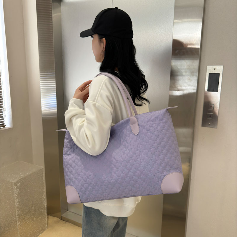 Wholesale multi-functional small fitness bags, fashionable and lightweight women's hand-held yoga bags, outdoor leisure picnic storage bags Application Scenario