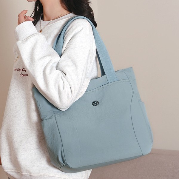 Large-capacity single-shoulder bag, simple and lightweight tote bag, tutorial bag, casual wash bag, nylon fabric bag, women's hand-held document bag full figure