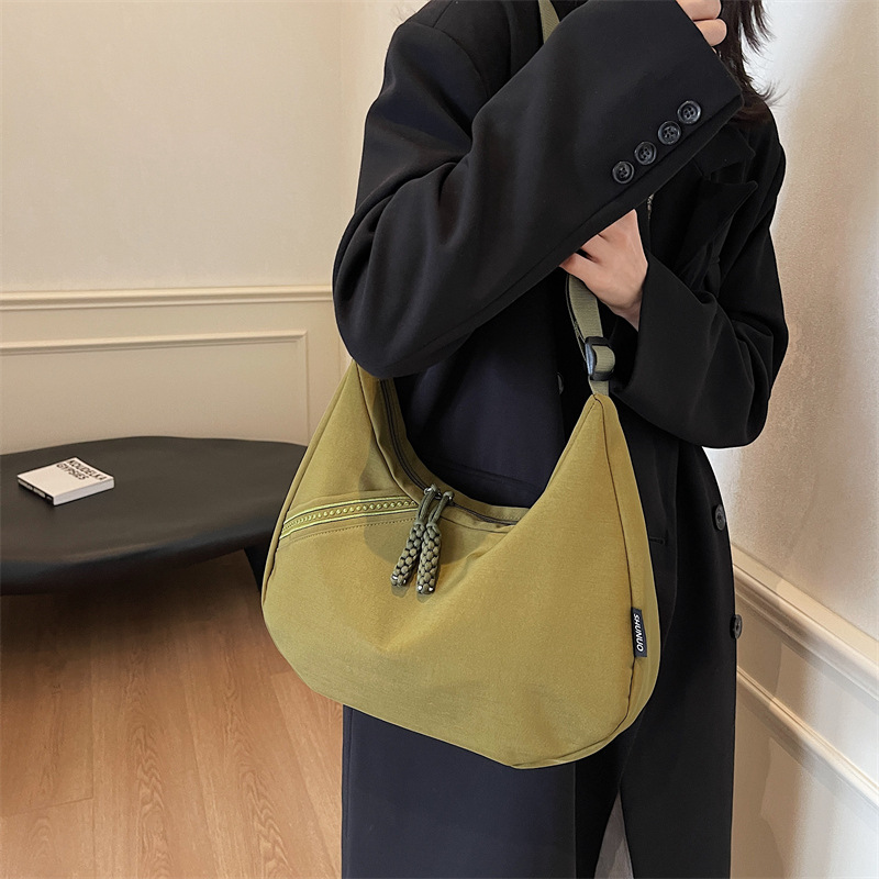 Casual bag for ladies 2024 Autumn/Winter new solid color versatile shoulder bag, large capacity crossbody bag, commuting dumpling bag details Picture