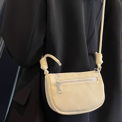This is a best-selling Korean new trend series of fashionable and simple single-shoulder casual and versatile women's crossbody bag with a solid color design details Picture