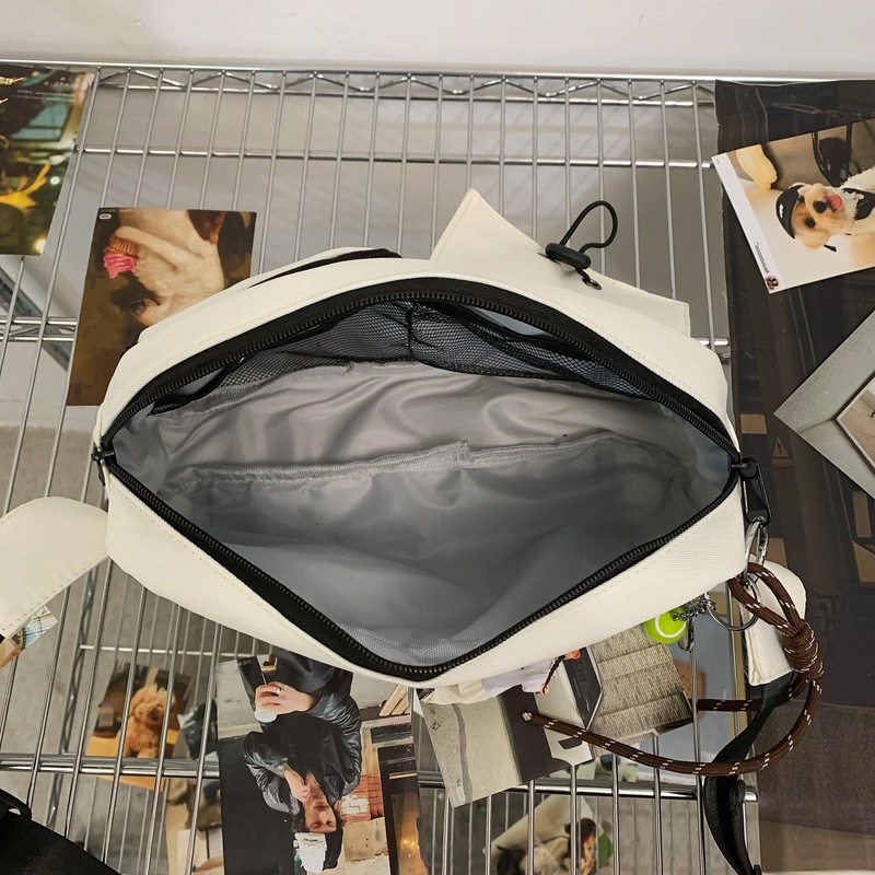 A simple and lightweight cycling crossbody bag, a Korean-style Instagram streetwear couple casual sports single-shoulder bag Application Scenario