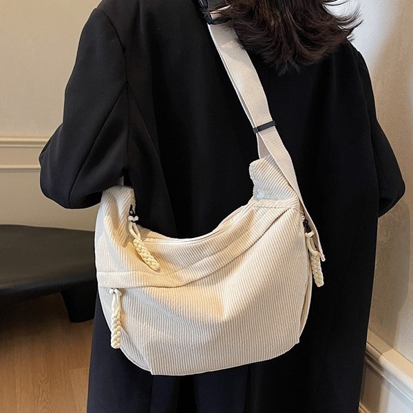 Corduroy canvas women's large-capacity dumpling bag 2024 New style simple and versatile crossbody college student class single-shoulder bag Application Scenario
