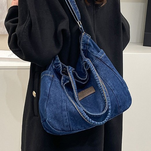 Artistic style double magnetic buckle single-shoulder bag, fabric bag, artistic Korean-style niche large bag, single-shoulder bag, denim crossbody bag Application Scenario