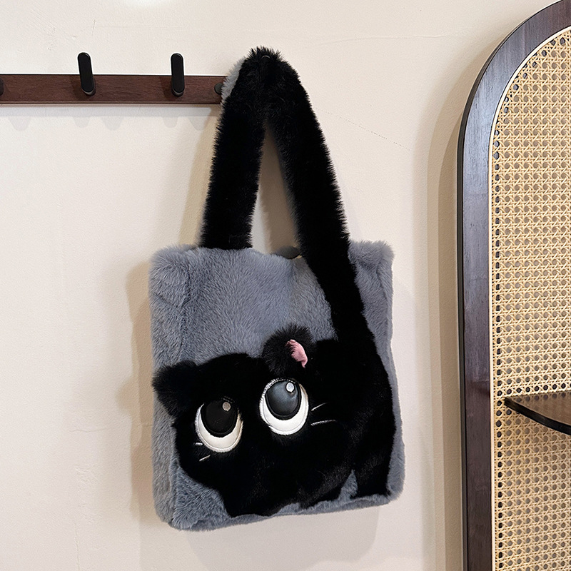 New cute cat tote bags, commuter plush bags, women's single-shoulder bags and girls' small crossbody bags for winter 2024 Application Scenario