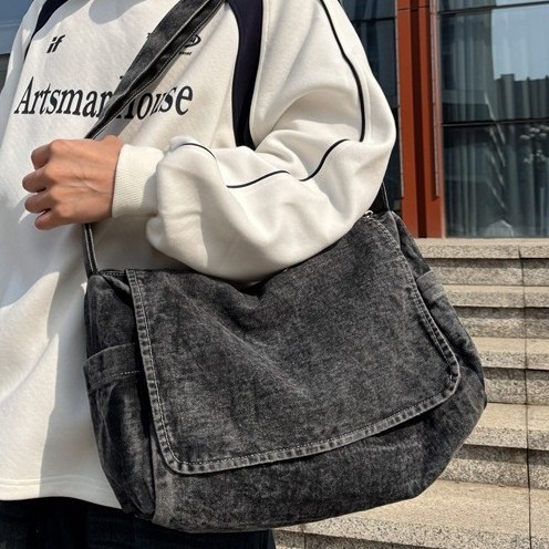 Japanese-style canvas bag for women, large capacity, laid-back style, lightweight messenger bag, versatile, artistic student class bag, crossbody bag for men details Picture