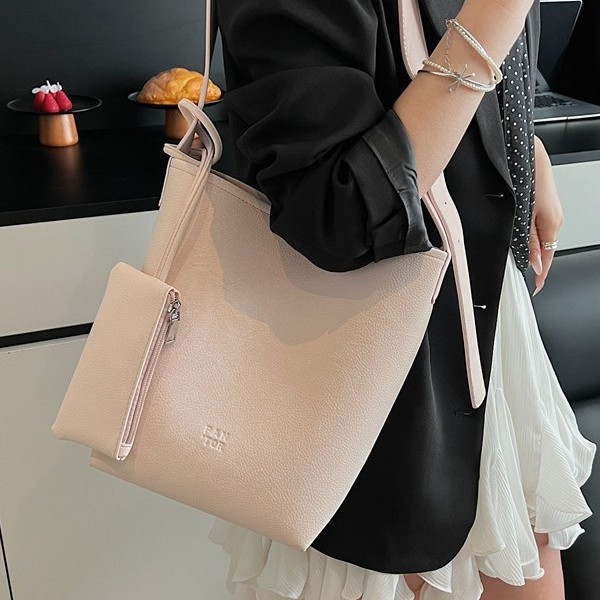 Cross-border 2025 Spring/Summer solid color large-capacity women's new fashionable and versatile commuting Korean retro tote bag full figure