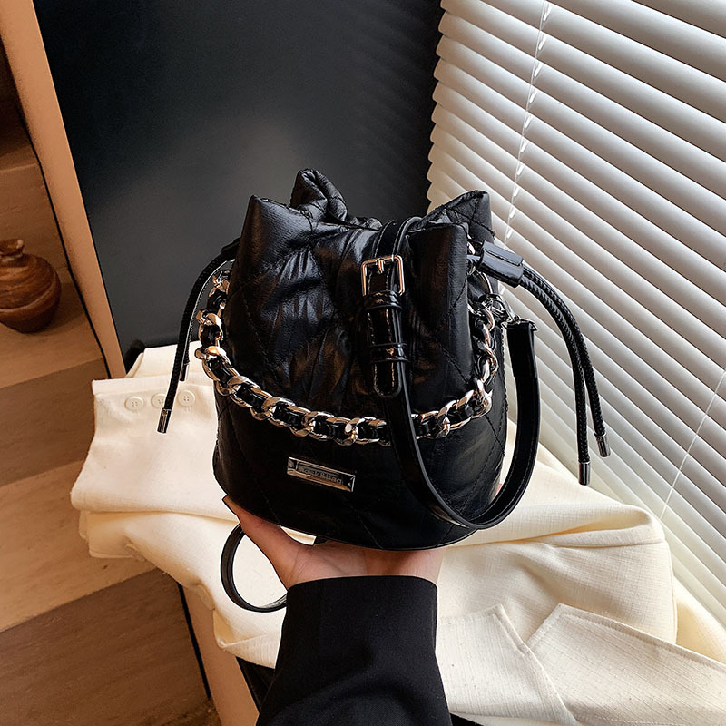 High-end diamond-shaped chain bucket bag for women, 2025 new niche light luxury single-shoulder crossbody bag, Korean version handbag Specification drawing