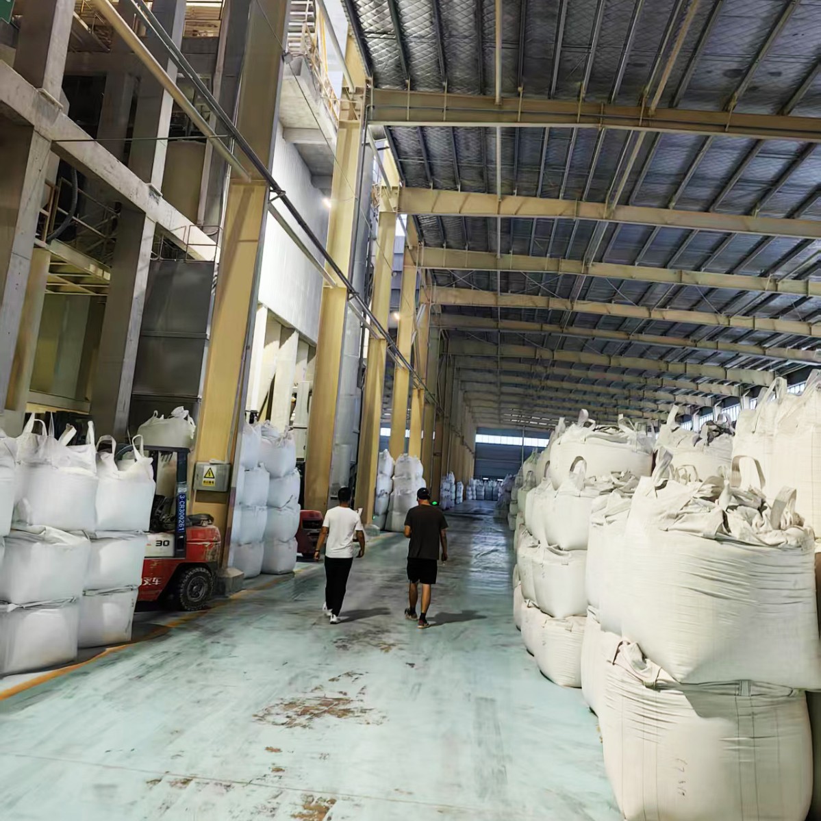 Wholesale of colored pebbles, water-washed stones, adhesive stones and scattered stones, natural colored stone flooring, wear-resistant garden landscape source manufacturer Application Scenario
