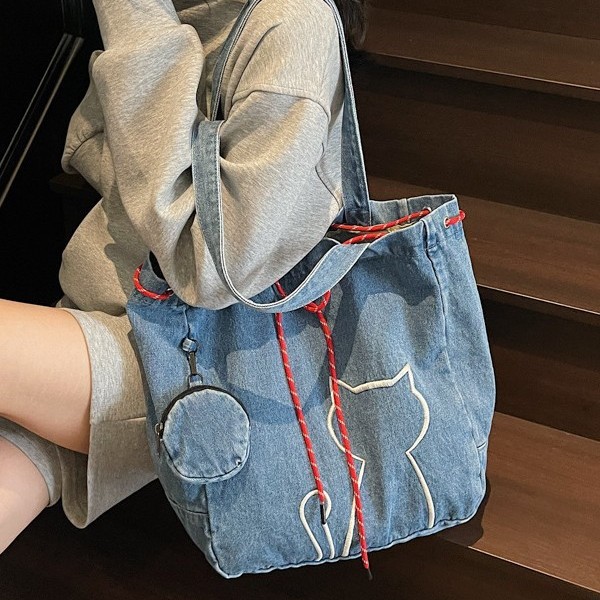 Large-capacity cute kitten bag for girls, 2025 new style casual and simple single-shoulder bag, trendy commuting student class tote bag full figure