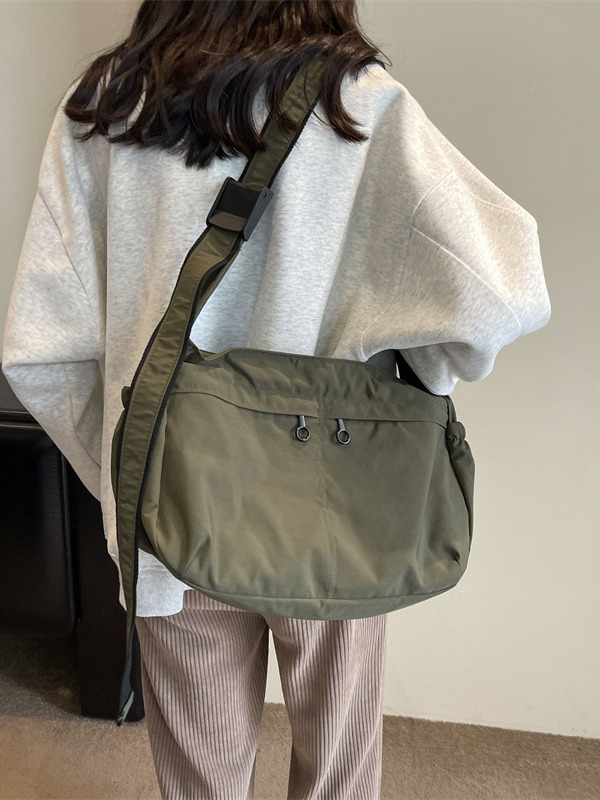 Large-capacity women's 2023 autumn/Winter new simple solid-color dumpling bag, casual single-shoulder bag, lightweight crossbody bag for women Specification drawing