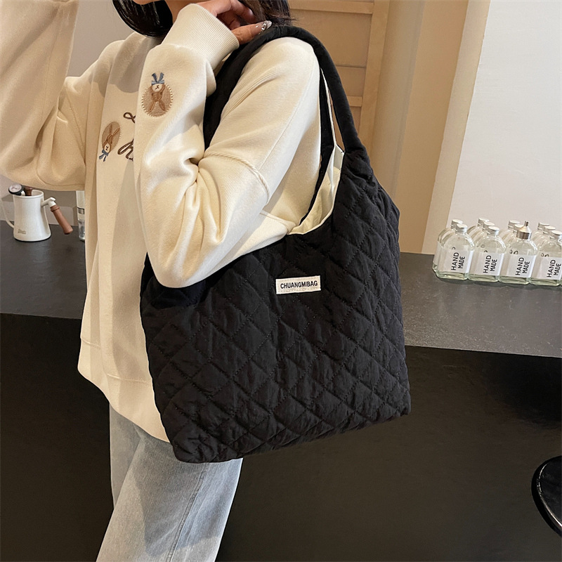 Korean-style canvas bag for women, 2024 new autumn and winter style, laid-back and relaxed, large-capacity single-shoulder tote bag details Picture