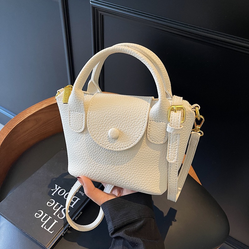 A niche design hand-held small bag for women, a new 2024 fashionable and simple style dumpling bag, versatile single-shoulder crossbody bag full figure
