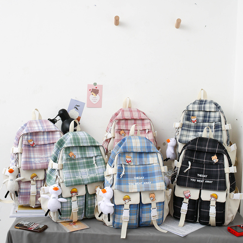 Cross-border new double-shoulder backpack, Korean version checkered five-piece set, large capacity wholesale of primary school schoolbag, supplementary school bag for girls Application Scenario