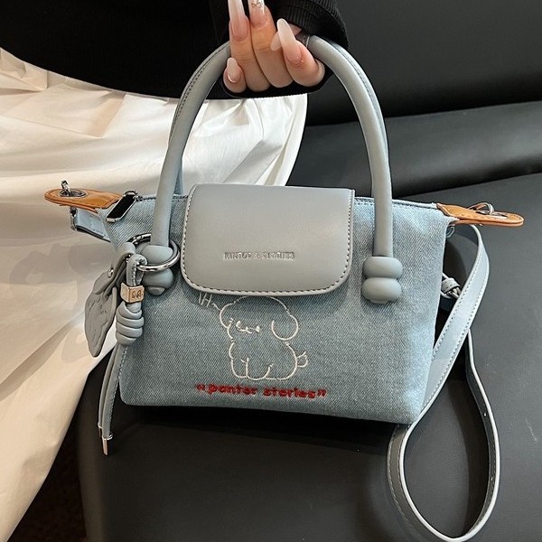 Korean niche design single-shoulder handbag for women, 2025 new style denim high-end crossbody bag, dumpling bag Application Scenario