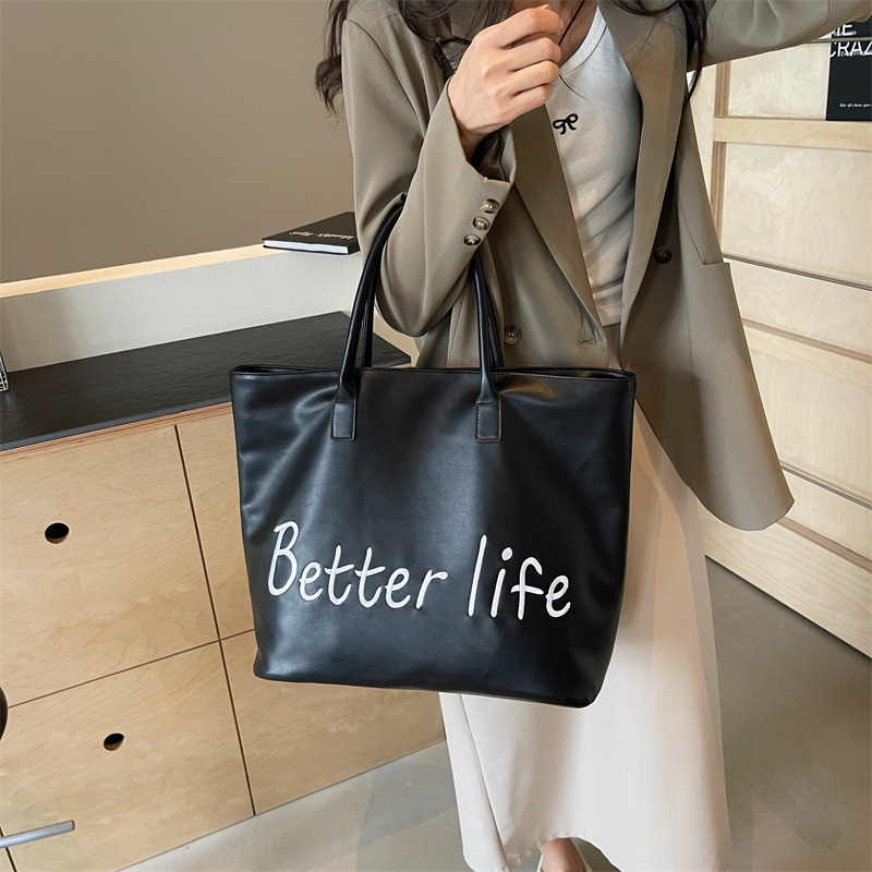 A large-capacity 2024 new style commuter hand-held shoulder bag for female students with Korean letters in the foreign trade bag Specification drawing