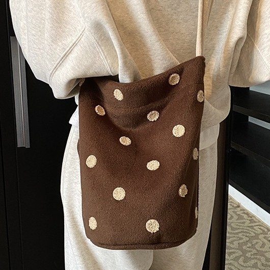 New autumn and winter niche bucket bag with a laid-back style, large-capacity women's crossbody bag, and cute polka dot student class cloth bag details Picture