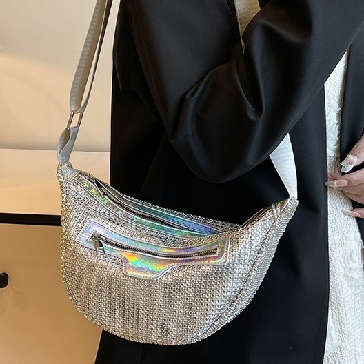 The 2025 new Korean version versatile shiny chest bag, an ins fashion single-shoulder casual crossbody bag for women who are popular for dancing full figure