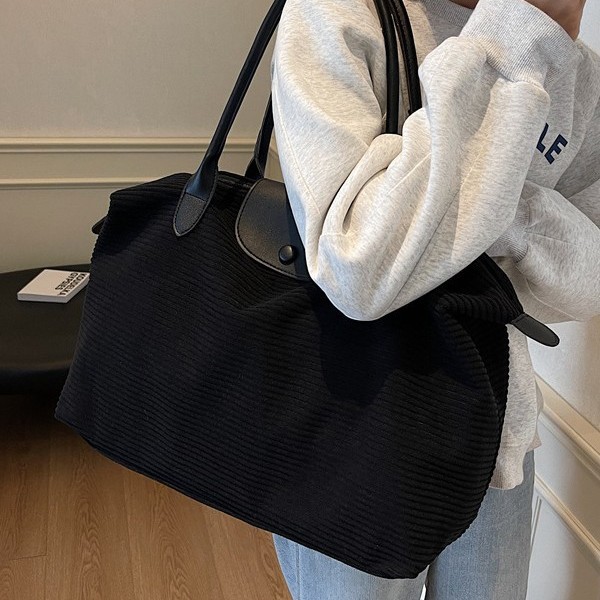 Harajuku's large-capacity casual bag 2024 new solid color simple handbag, a lightweight single-shoulder bag for travel full figure