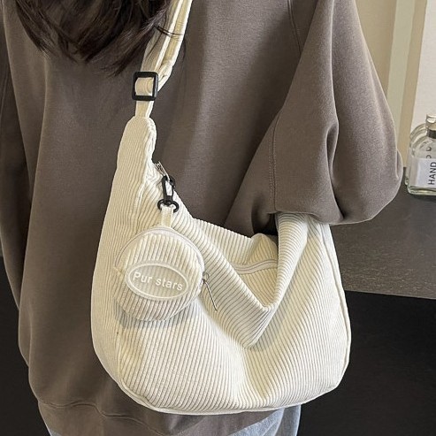 This corduroy bag features a laid-back and simple Japanese artistic style, a single-shoulder crossbody, and a casual Korean-style simple striped velvet underarm bag Application Scenario