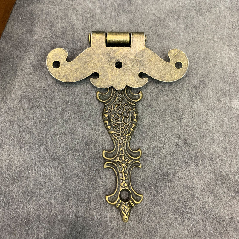 Retro hinges, zinc alloy hinges, wooden boxes, home decoration hinges, European retro wooden box gift box accessories, antique copper accessories Application Scenario