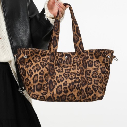 Fashionable women's bag leopard print handbag, new European and American retro women's single-shoulder armpit bag, large capacity single-shoulder bag full figure