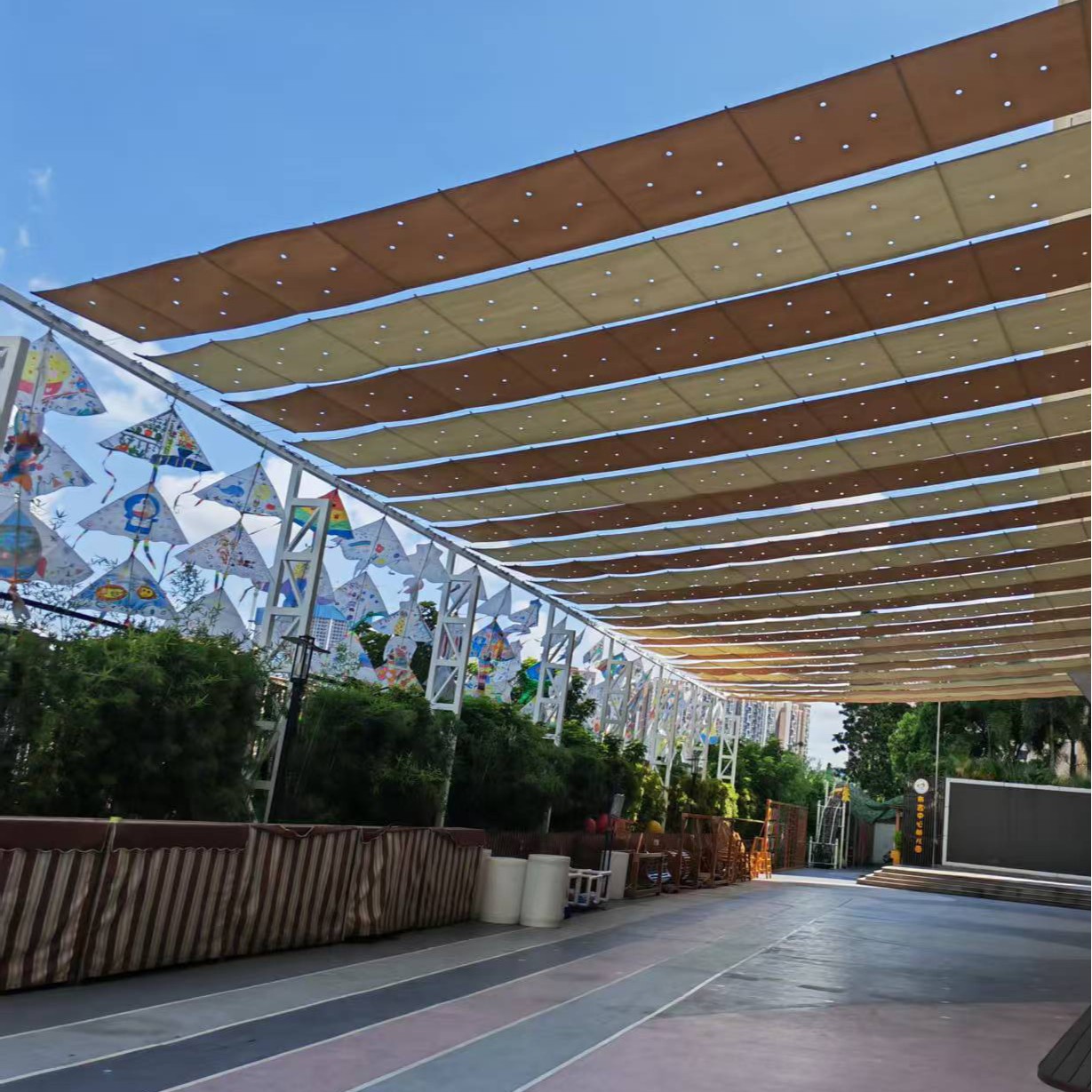 Sunshade net, wavy sky curtain, telescopic top curtain, swimming pool, outdoor sun protection, school playground, heat insulation curtain, sunshade Specification drawing
