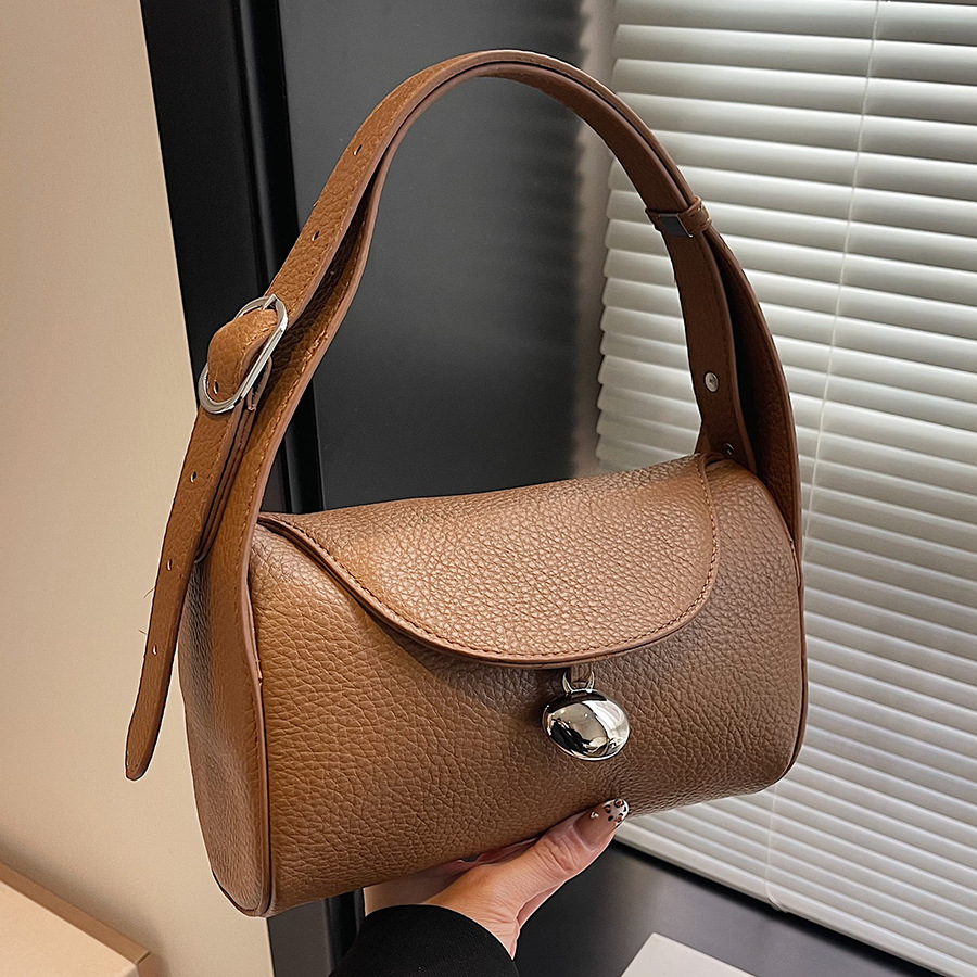 The new cylindrical bag features a niche design that is fashionable and casual. It is a trendy Korean-style, versatile Boston bag full figure