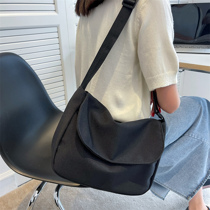 Crossbody bag, large-capacity canvas bag, women's 2022 new artistic style messenger bag, Japanese simple solid color single-shoulder bag details Picture