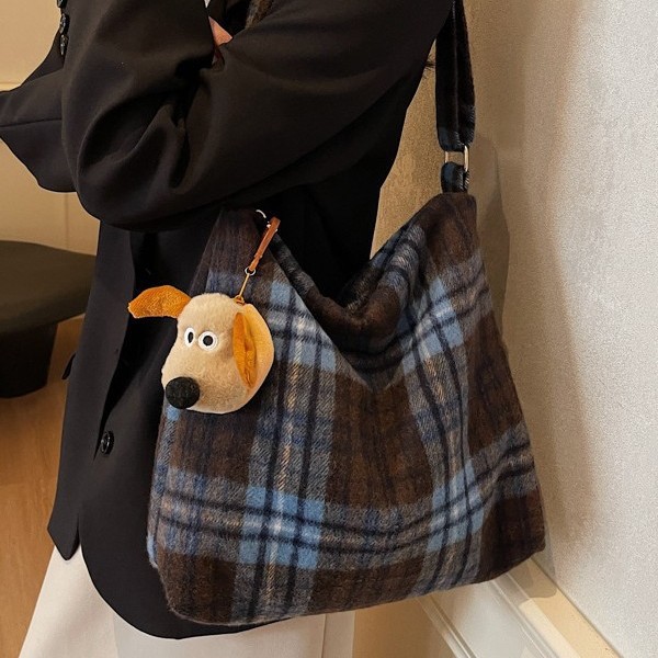 New autumn and winter Korean ins laid-back style tote bag for women 2024, trendy woolen retro trend large-capacity single-shoulder bag details Picture