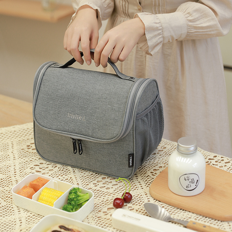 Oxford cloth insulated bag, multi-functional waterproof picnic bento bag, lunch bag, ice pack, large-capacity portable lunch box bag Application Scenario