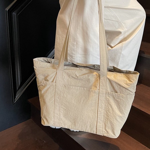 New yoga handbag, women's large-capacity single-shoulder bag, fabric bag, lightweight travel, travel, commuting, casual tote bag Application Scenario