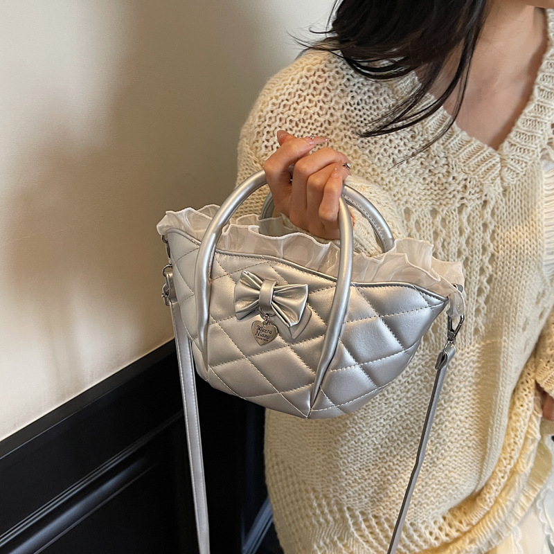 Korean version lace-trimmed handbag, diamond-shaped versatile vegetable basket bag, 2025 new stylish single-shoulder bag, casual crossbody bag details Picture