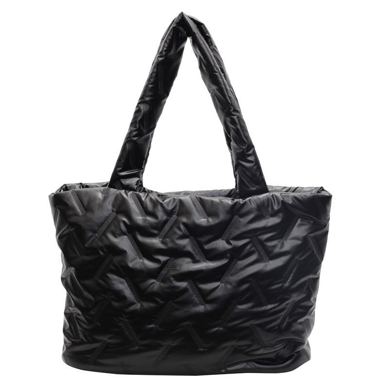 Large-capacity women's bag 2023 autumn/winter new trendy pleated cotton-padded jacket tote bag, stylish commuting single-shoulder handbag Item Picture