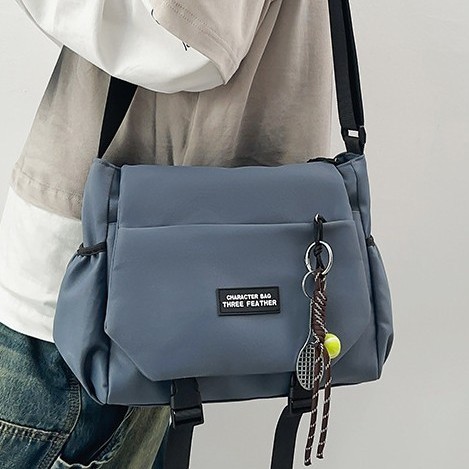 2024 New Japanese Harajuku style workwear single-shoulder crossbody bag for both men and women, lightweight and large-capacity outdoor bag details Picture