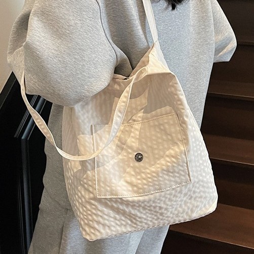 Casual and laid-back style single-shoulder tote bag for women 2025 new style, stylish and versatile, large-capacity commuting crossbody bag for women Application Scenario
