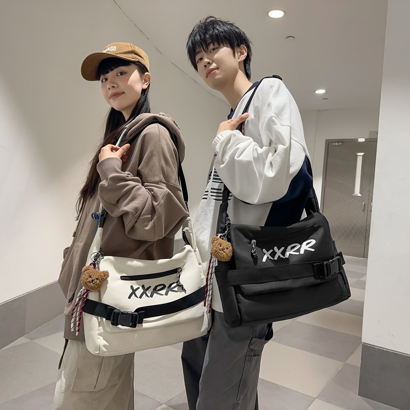 Men's crossbody bag, Korean style Instagram workwear, cool and trendy. College student couple's casual single-shoulder bag, trendy brand commuter messenger bag full figure