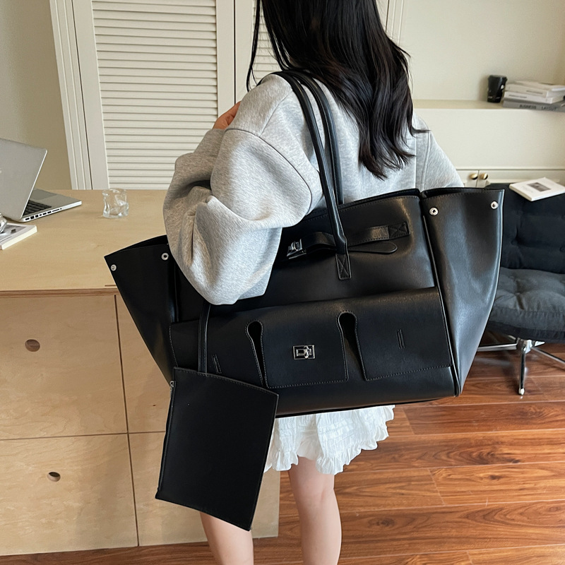 2025 New cross-border niche retro handbag, women's daily tote bag, large-capacity single-shoulder bag, commuter mother-and-child bag Application Scenario