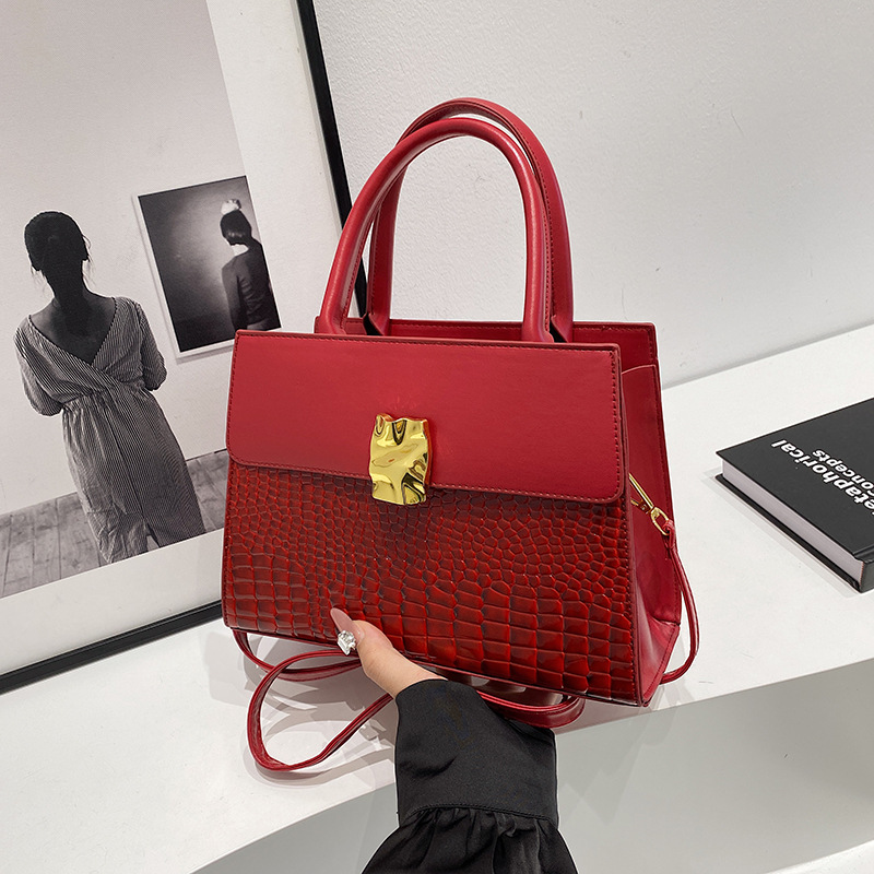 A new 2024 European and American fashion retro women's handbag, single-shoulder bag with crocodile pattern and large capacity crossbody bag full figure