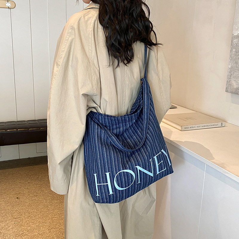 Korean-style fashionable casual letter bag, large-capacity single-shoulder crossbody bag, denim striped canvas bag, versatile commuting bag for women Application Scenario