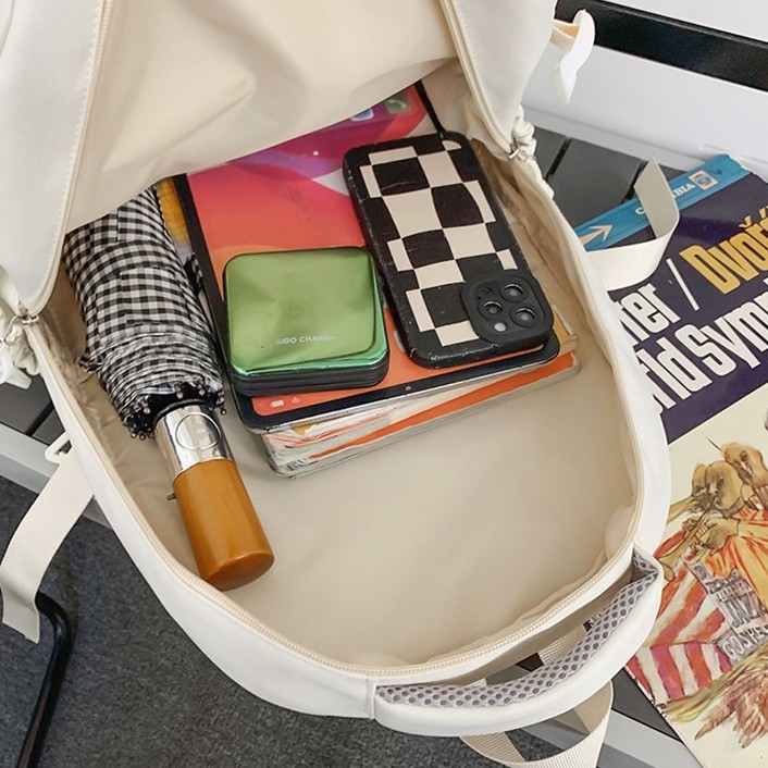 High-appearation-level, simple and casual couple travel backpack, large-capacity, multi-compartment backpack for junior and senior high school students, male Application Scenario
