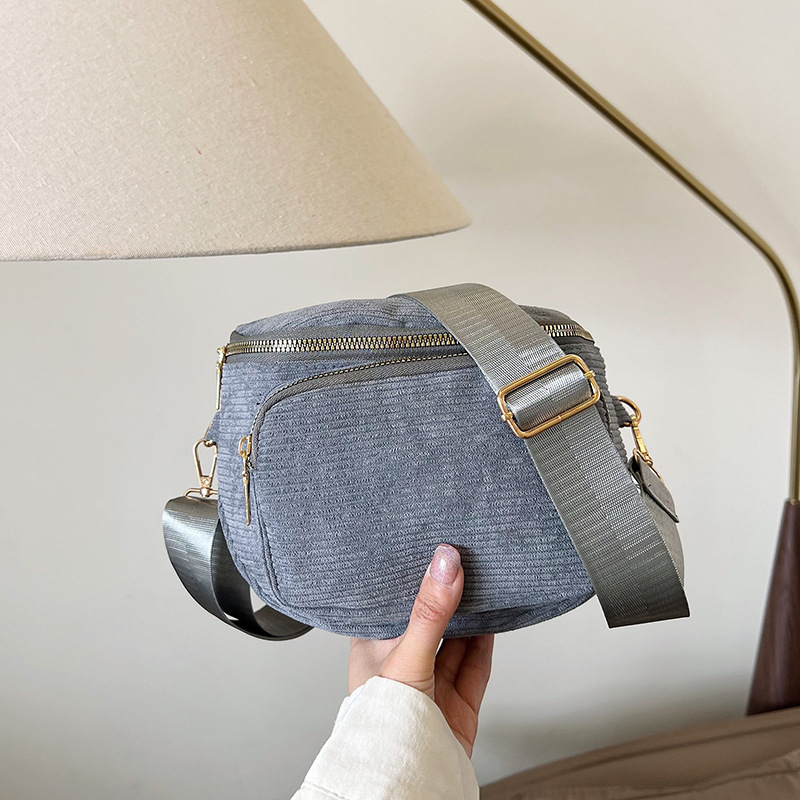 Casual and sporty corduroy crossbody bag, a popular new single-shoulder bag for the autumn of 2024, a Korean version of Instagram wide-band women's bag full figure