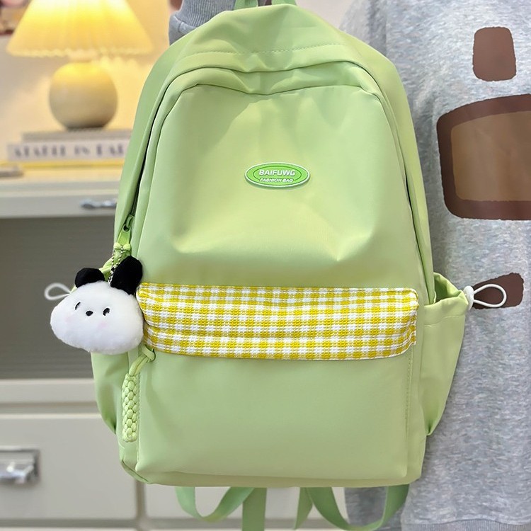 A cute and fresh schoolbag for girls and junior high school students, a lightweight Korean-style travel backpack, and a trendy backpack for high school and college students full figure
