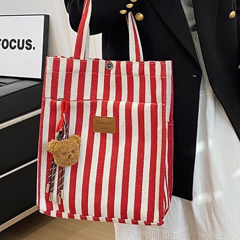 2024 New stylish Korean-style women's bag, hand-held, high-quality single-shoulder canvas, large-capacity crossbody tote bag for women Application Scenario