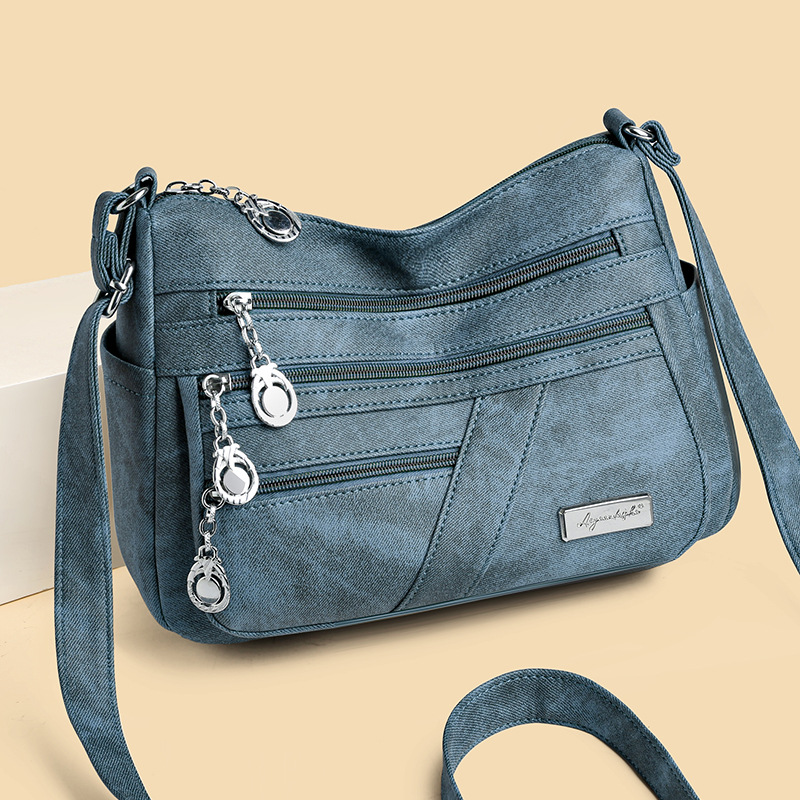 This fashionable and versatile crossbody bag is small and stylish. It has a workwear style and is suitable for both men and women details Picture