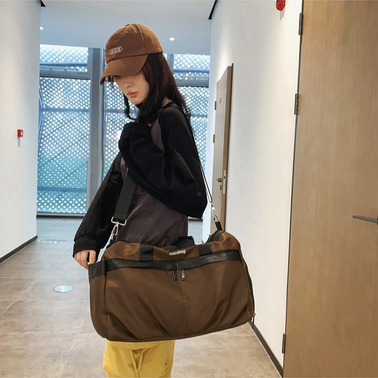 Short business trip light handbag, travel bag for going out, spring style sports and fitness bag, storage single-shoulder luggage bag Application Scenario