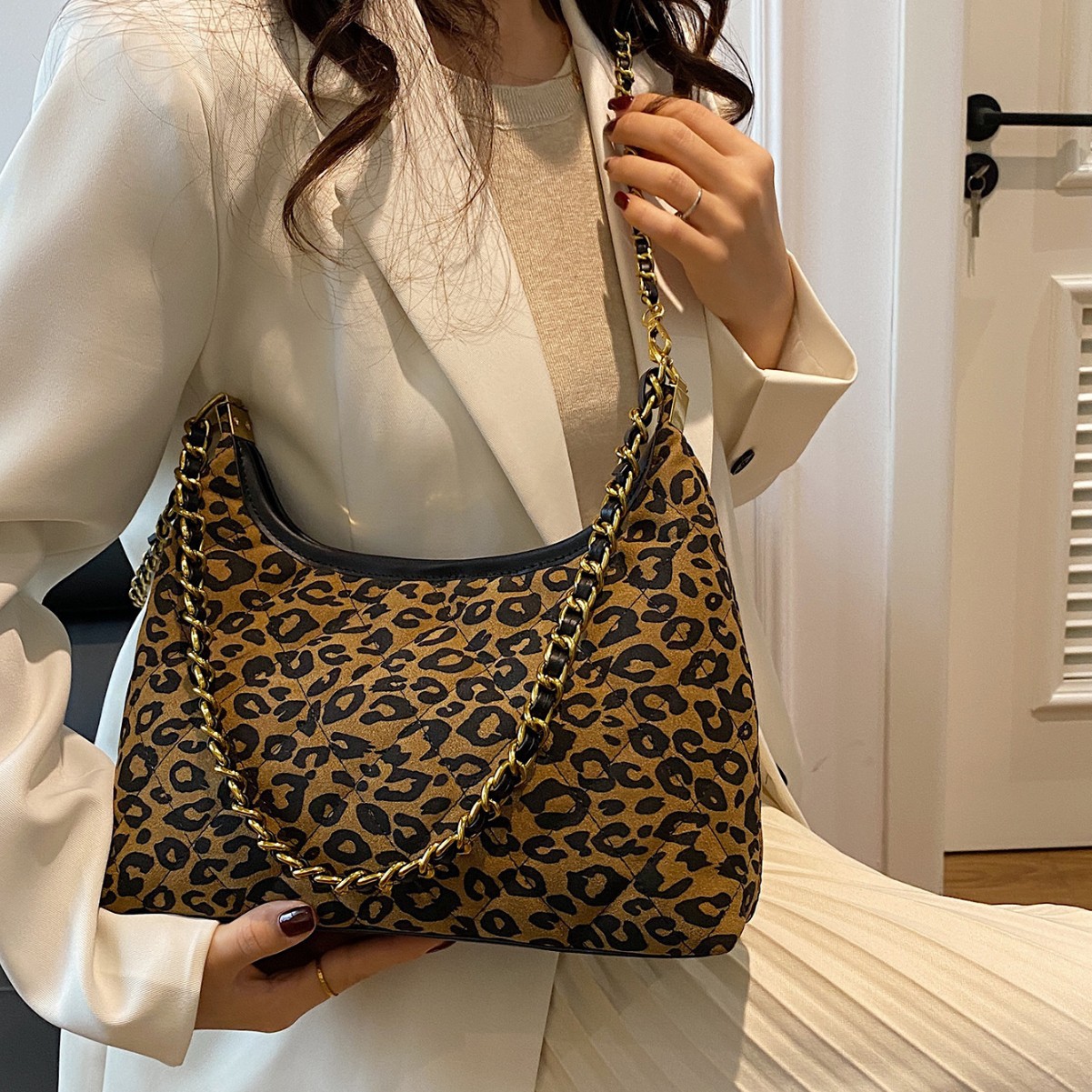 Korean retro leopard print single-shoulder bag for women 2024 trendy new style, versatile and fashionable tote bag, casual color-blocking crossbody bag details Picture