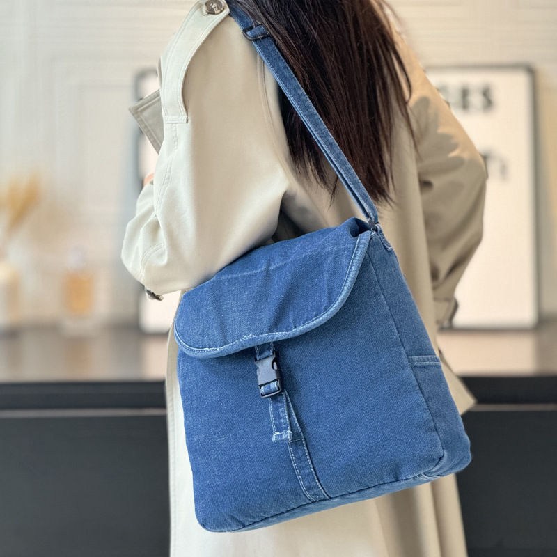 Japanese casual denim canvas backpack, large-capacity casual single-shoulder bag for women, 2025 new style fashionable travel crossbody bag for women Application Scenario